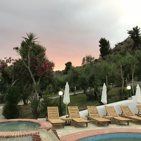 Hotel de apartamente Dias Mola Kalyva