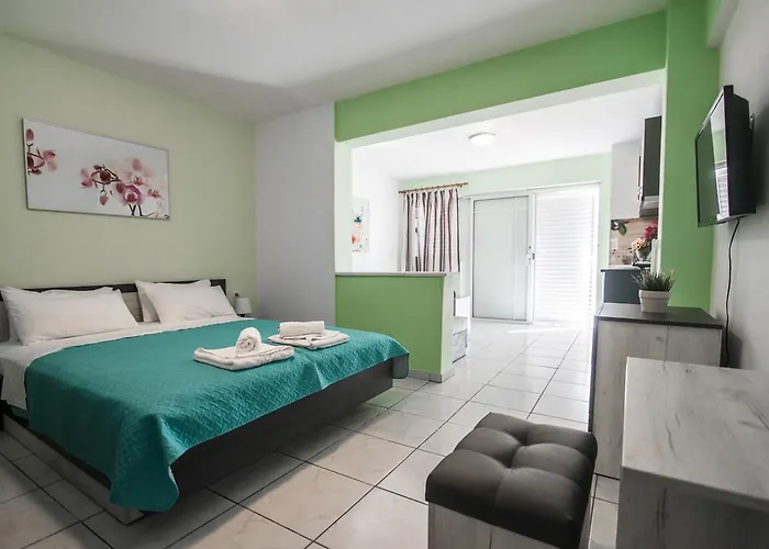 Ξενοδοχείο με διαμερίσματα Dias Μόλα Καλύβα